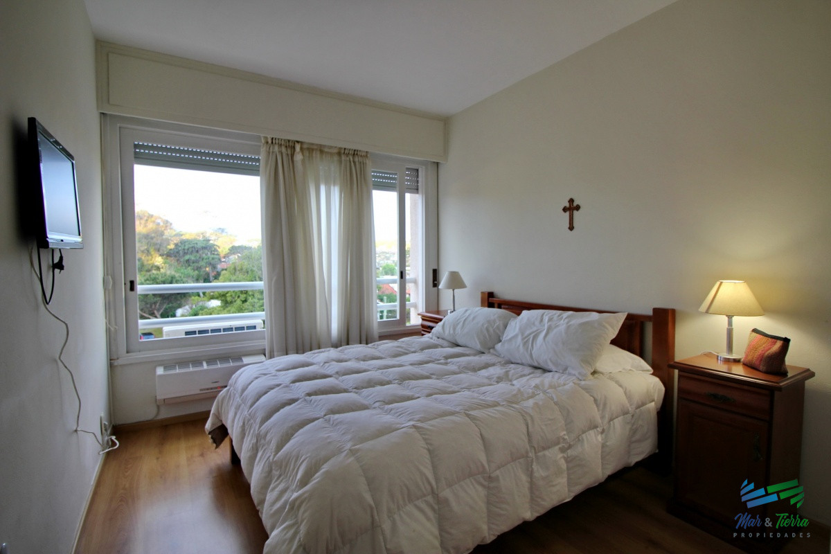 Apartamento ID.1483 - Alquilo apartamento INVERNAL reciclado 1 dormitorio en Punta del Este frente al mar, en playa mansa.