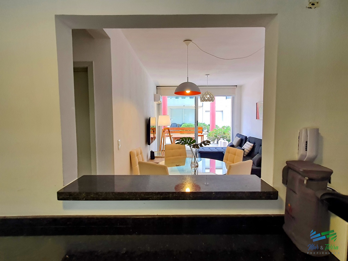 Apartamento ID.4196 - Vendo apartamento 2 dormitorios con gran terraza en Peninsula, zona puerto, Punta del Este