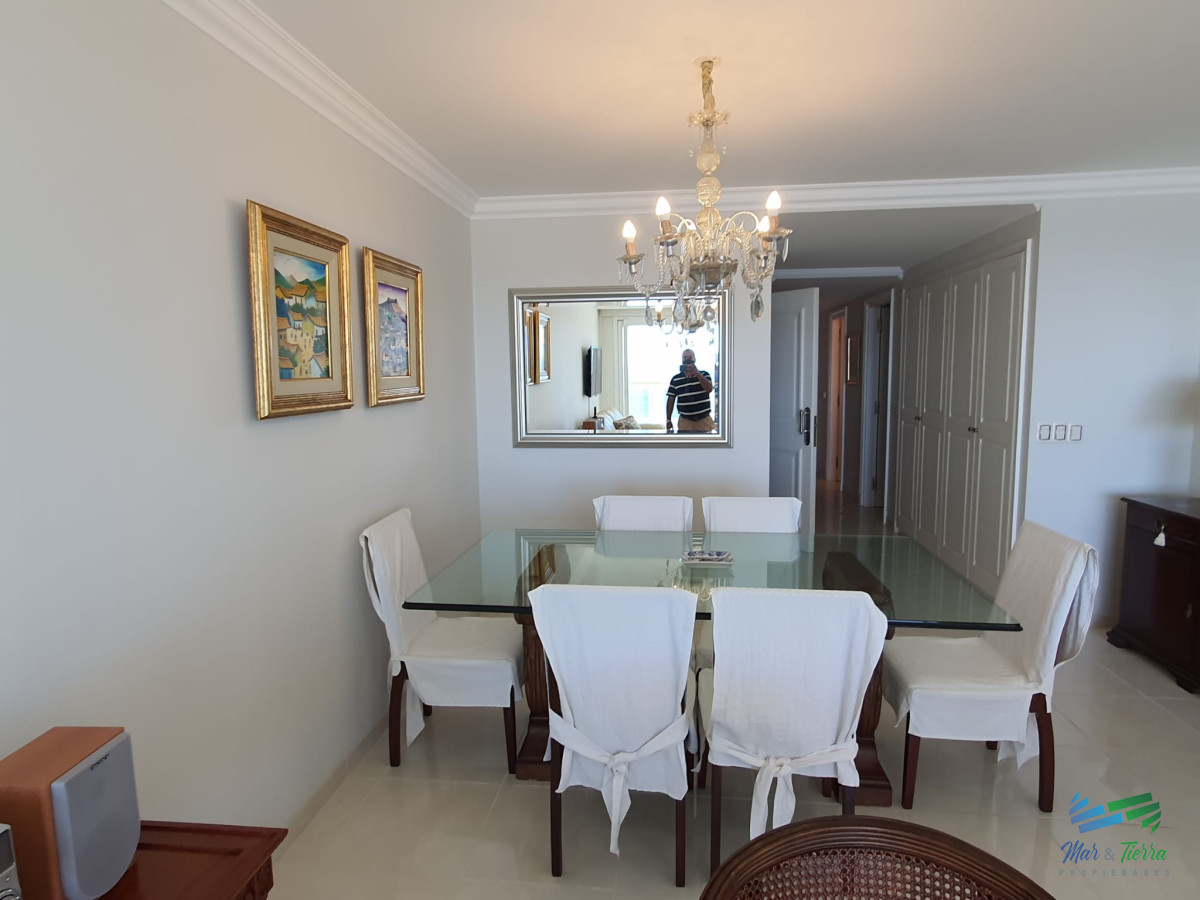 Apartamento ID.444 - Torre de categoría en primera línea sobre playa mansa.
