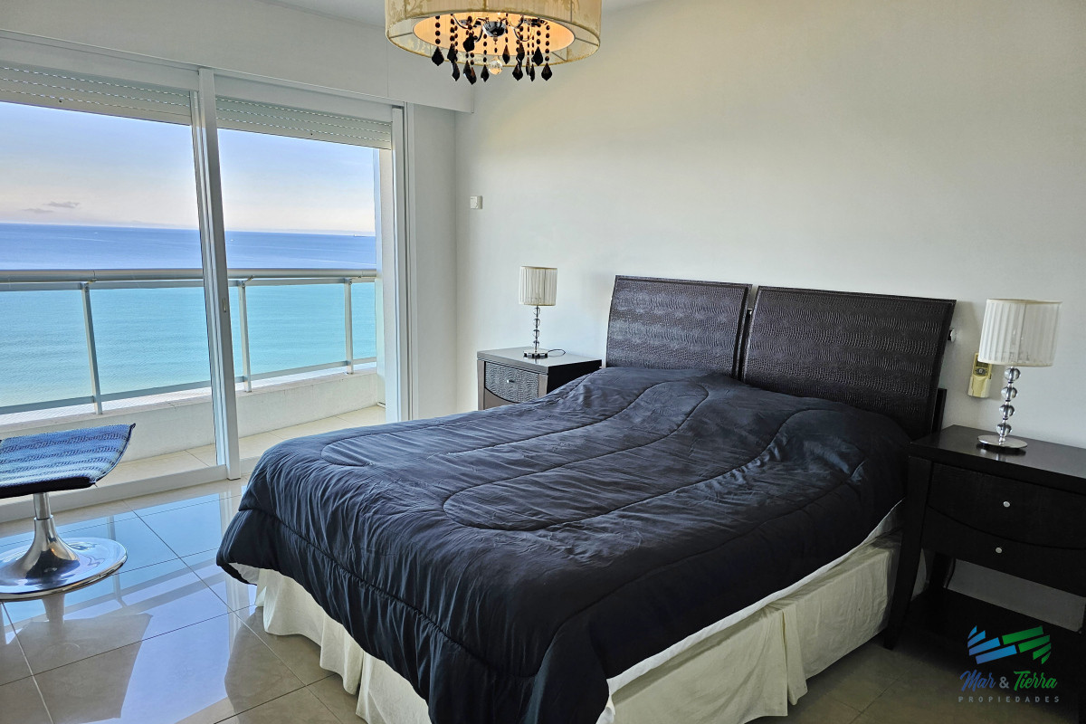 Apartamento ID.3664 - Alquilo apartamento 3 dormitorios frente al mar con servicios, Playa Mansa, Punta del Este