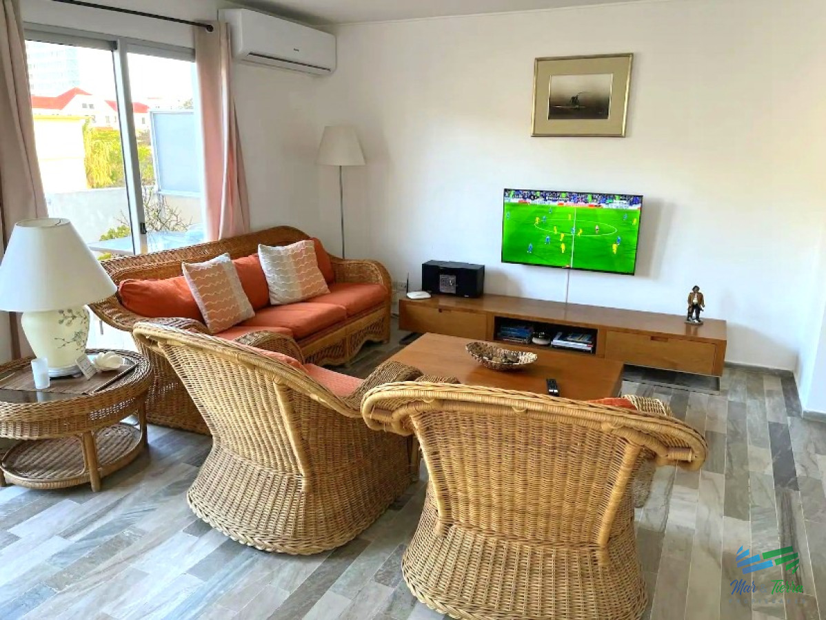 Apartamento ID.2742 - Vendo apartamento 3 dormitorios reciclado en Península, Punta del Este