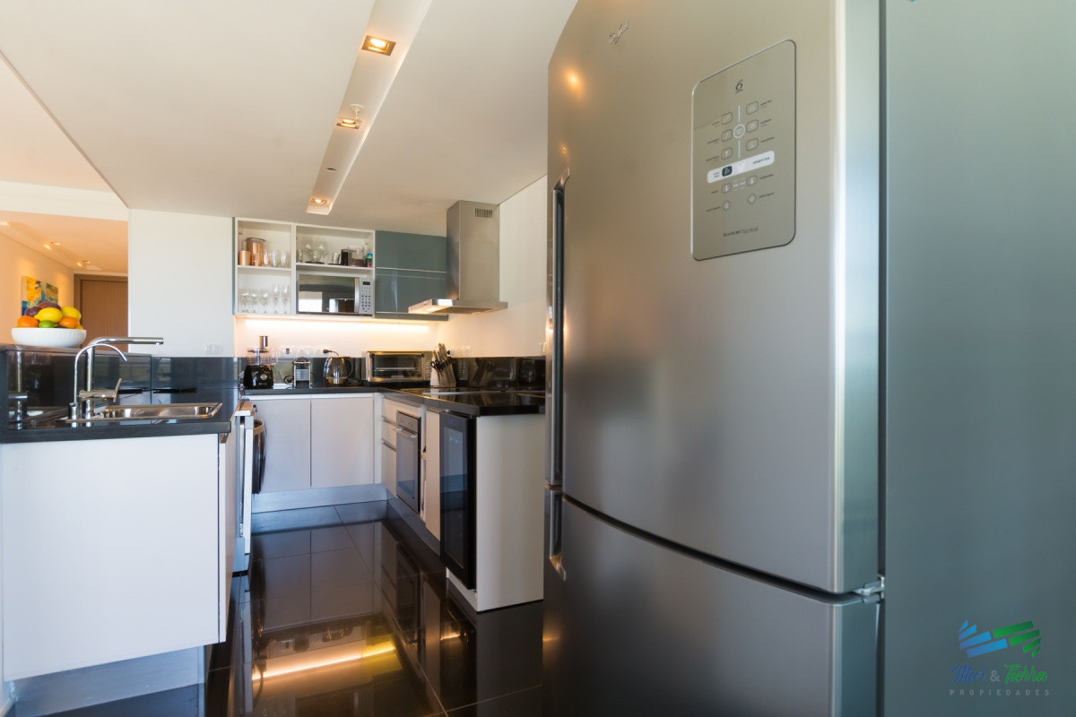 Apartamento ID.2324 - Alquilo excelente apartamento en torre de categoría.