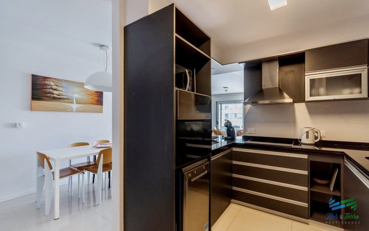 Apartamento ID.4125 - Venta apartamento de 2 dormitorios y medio con gran terraza en Playa Brava Punta del este