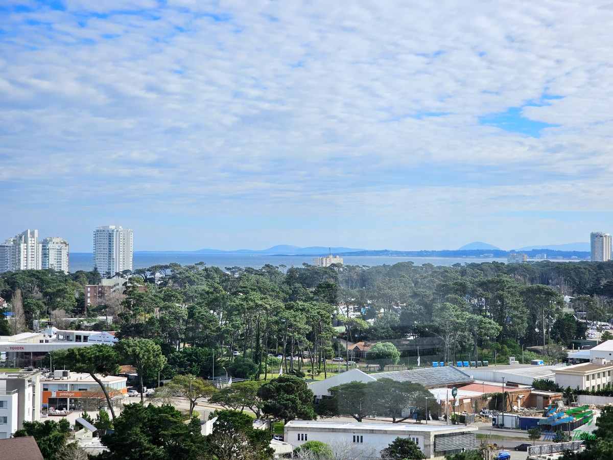 Apartamento ID.4128 - Vendo apartamento en Ocean Drive 2 dormitorios, excelentes servicios, Punta del Este