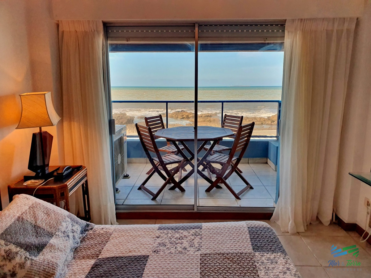 Apartamento ID.183 - Vendo o alquilo apartamento 3 dormitorios en primera línea en Penínsulta, Punta del Este 