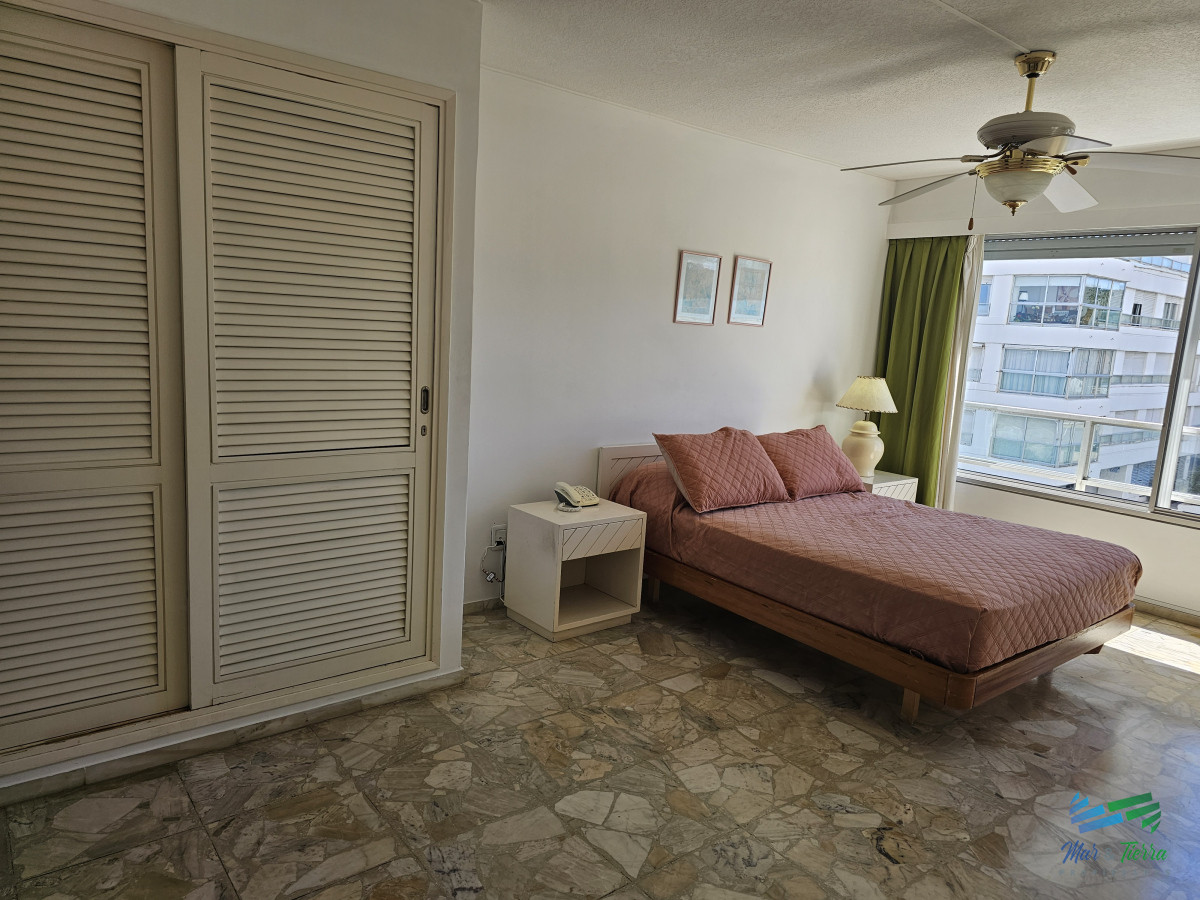 Apartamento ID.142 - Vendo apartamento 2,5 dormitorios en playa mansa, complejo Lincoln Center, Punta del Este.