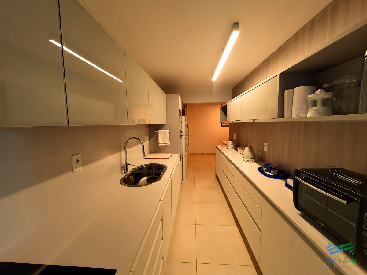 Apartamento ID.4552 - ALQUILO DEPARTAMENTO, 4 DORMITORIOS, LA MEJOR VISTA DE PUNTA DEL ESTE 