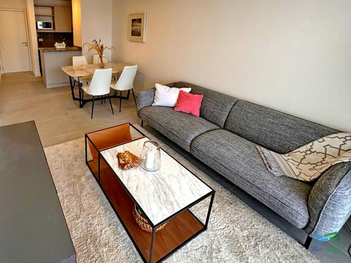 Apartamento ID.4375 - Vendo apartamento de 1 y 1/2 dormitorios a estrenar, con buenos servicios, en Punta del Este