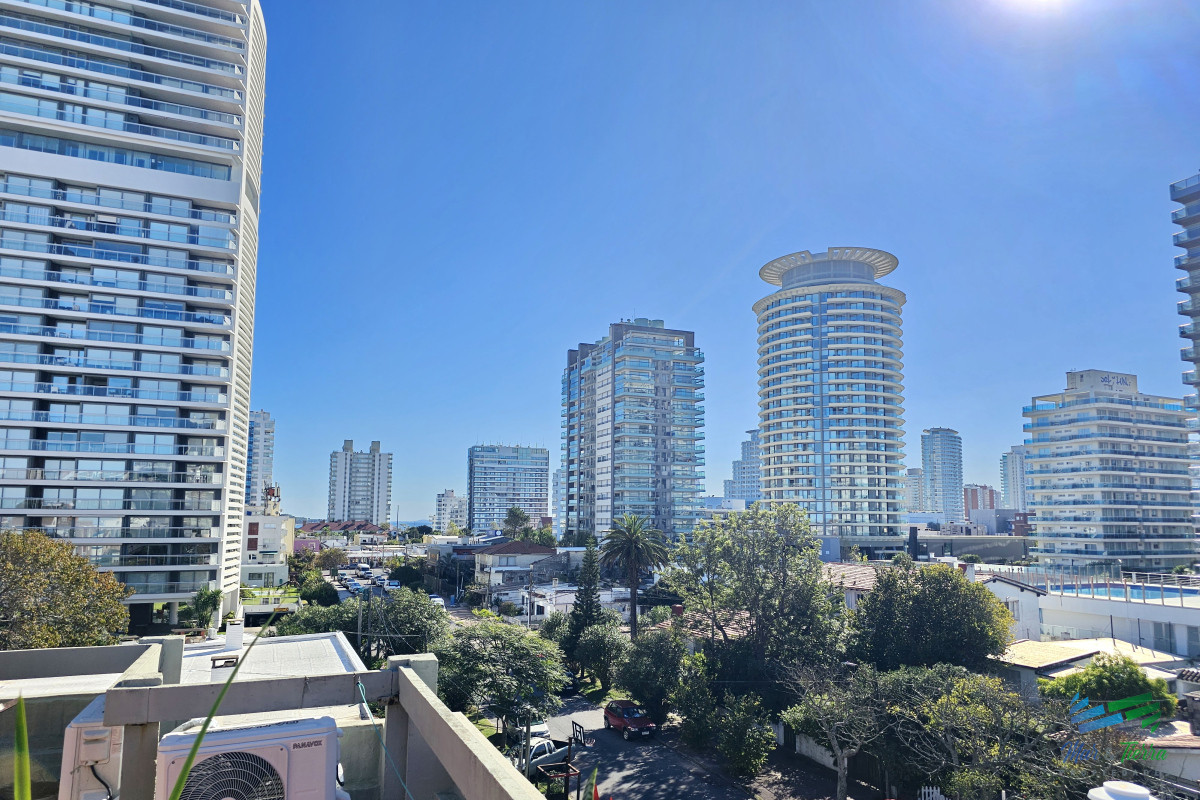 Apartamento ID.5171 - Venta de apartamento de 1 dormitorio 2 baños en la parada 2 de Punta del Este 
