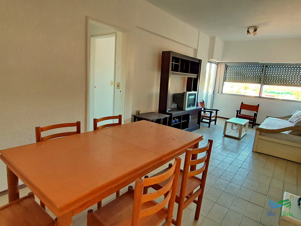 Apartamento ID.3372 - Vendo apartamento de 2 dormitorios, en edificio con servicios. Roosevelt, Punta del Este.
