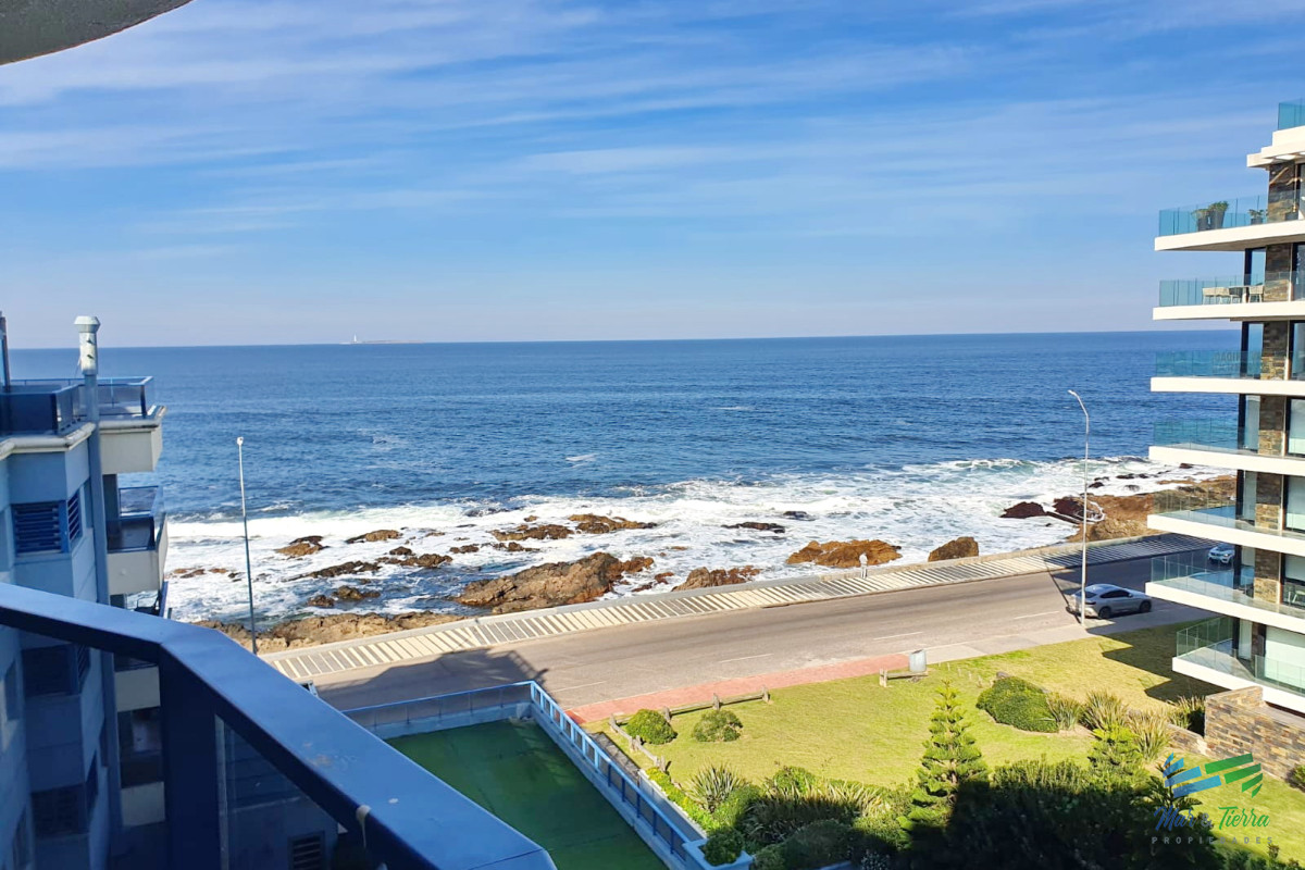 Apartamento ID.1063 - APARTAMENTO FRENTE AL MAR, EN VENTA. CON TERRAZA PRIVADA, EN LA PENÍNSULA, PUNTA DEL ESTE! 
