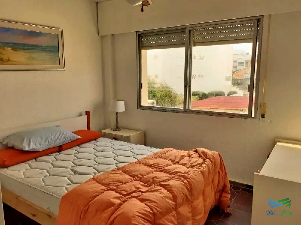 Apartamento ID.3323 - Vendo apartamento de 1 dormitorio y medio, 1 baño y garage. Península, Punta del Este.