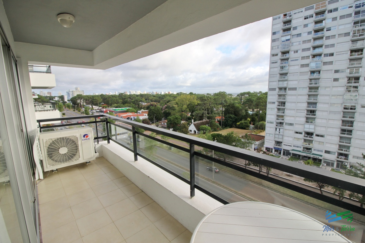Apartamento ID.600 - En venta... Apartamento 3 dormitorios en Av. Roosevelt, Punta del Este
