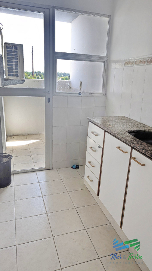 Apartamento ID.2664 - OPORTUNIDAD!!! Vendo apartamento 2 dormitorios en centro de Maldonado, piso alto con balcón.