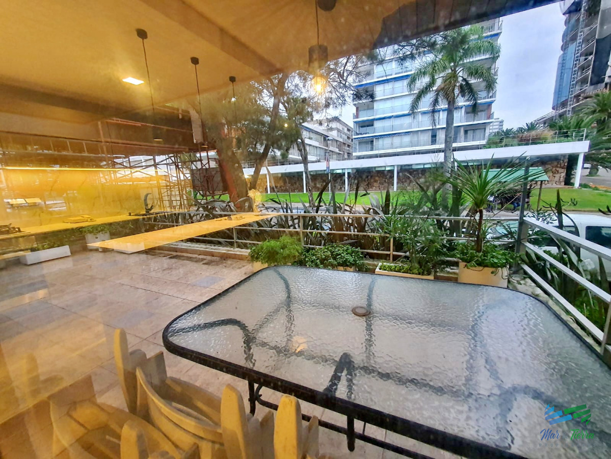 Apartamento ID.4750 - ALQUILER ANUAL, PENÍNSULA. DOS DORMITORIOS, DOS BAÑOS, MUY AMPLIO. 