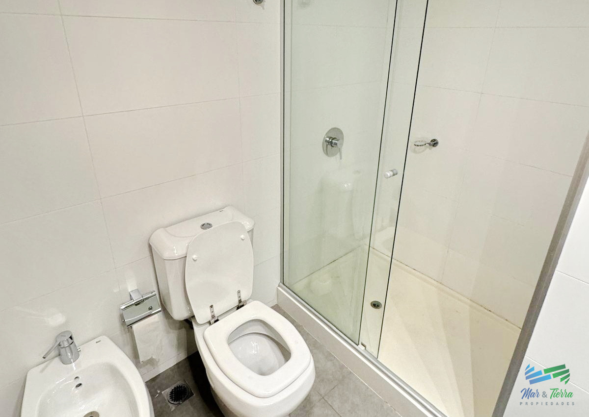 Apartamento ID.5097 - APARTAMENTO DOS DORMITORIOS, MODERNO, ALQUILER INVERNAL, SOBRE AV. ROOSEVELT, PUNTA DEL ESTE. 