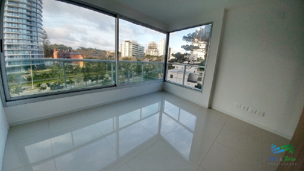 Apartamento ID.2136 - Edificio de categoría, con excelente renta... oportunidad!!!