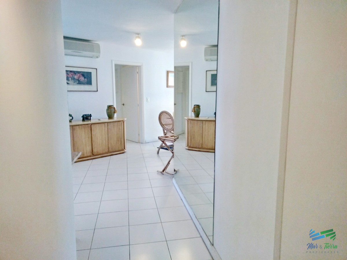 Apartamento ID.2421 - En alquiler.. torre de categoría en primera línea.. playa brava.