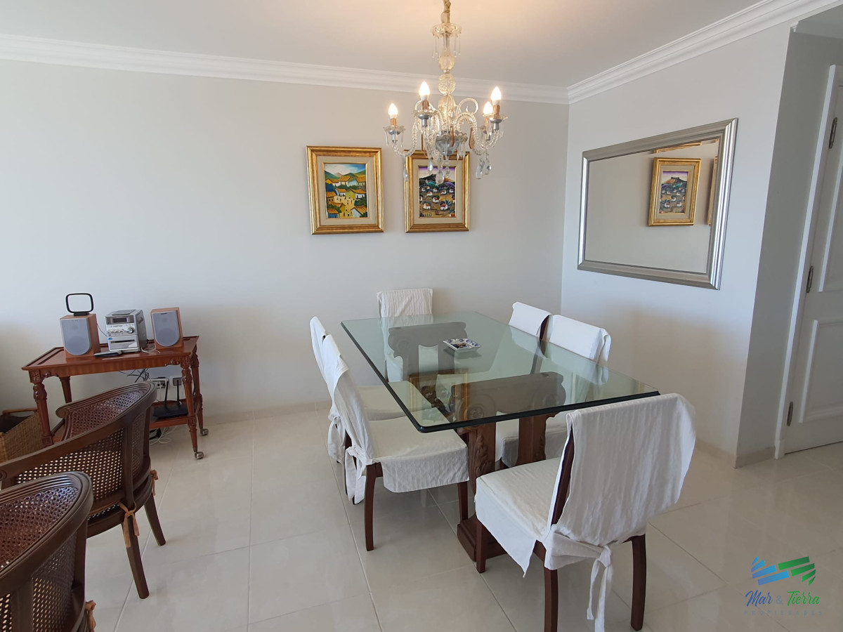 Apartamento ID.444 - Torre de categoría en primera línea sobre playa mansa.