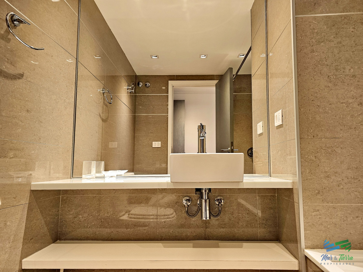 Apartamento ID.4760 - DEPARTAMENTO EN VENTA, PUNTA DEL ESTE, DOS DORMITORIOS DOS BAÑOS. EDIFICIO CON SERVICIOS 