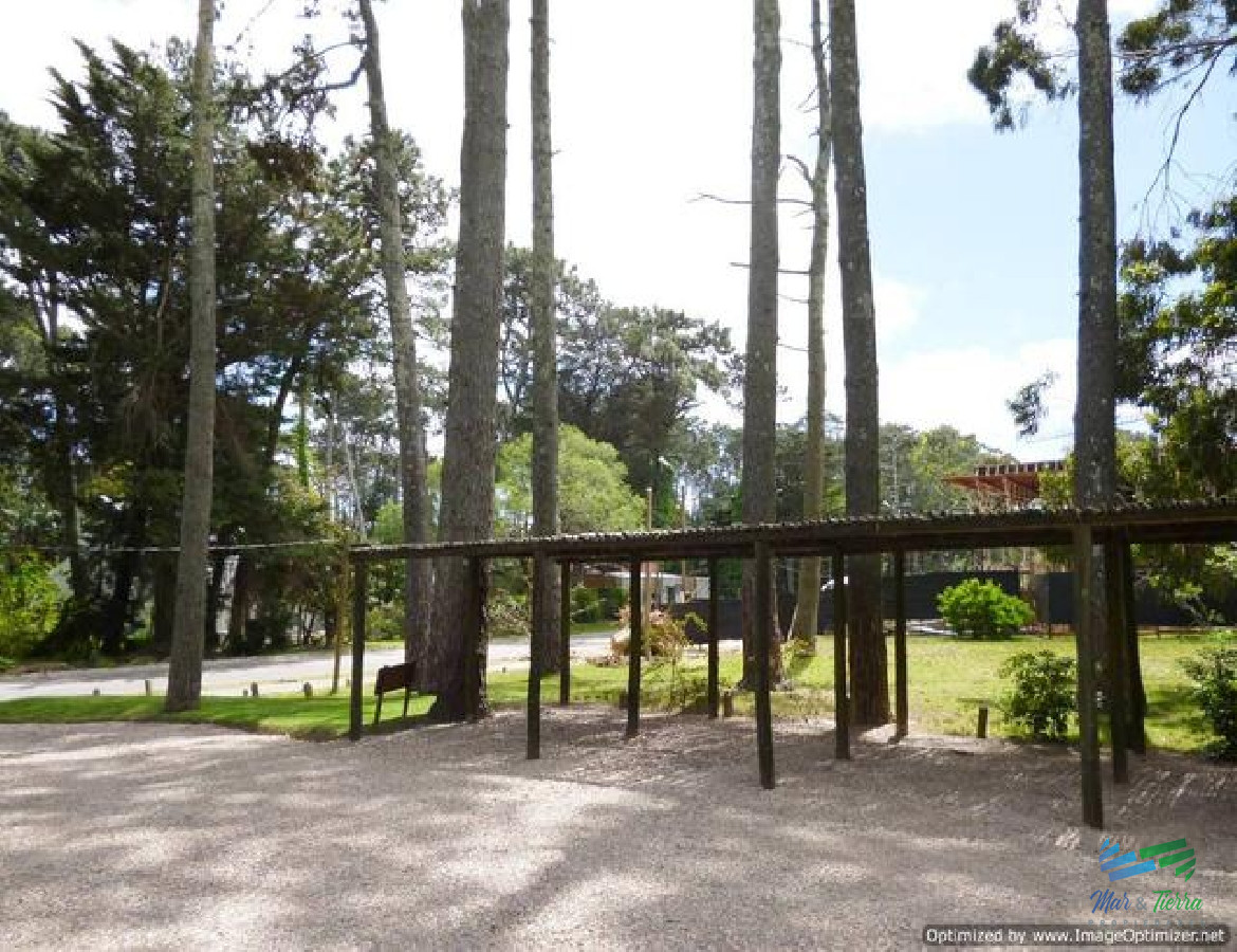 Apartamento ID.2165 - PEDRAGOSA SIERRA (CUADRA DEL FLOREAL ) CÓMODO DUPLEX CON FONDO Y PARRILLERO PROPIO