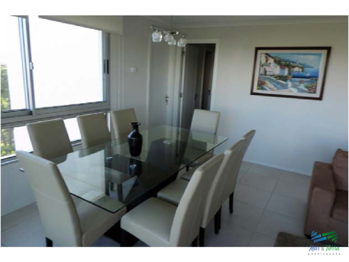 Apartamento ID.2361 - En venta.. Muy lindo apartamento sobre Av. Roosevelt, Punta del Este