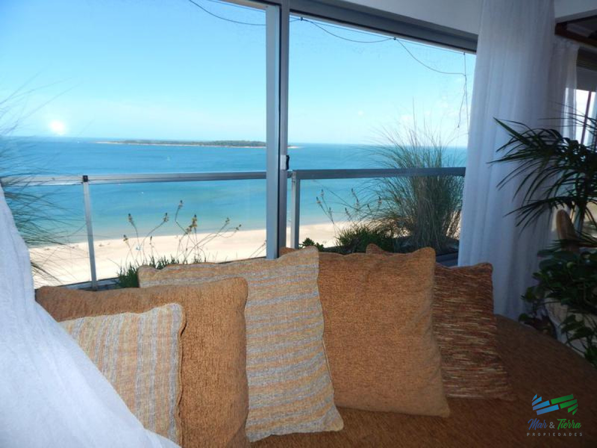 Apartamento ID.2110 - Espectacular planta, reciclada con materiales de primera calidad!!! cuenta 180 m2.