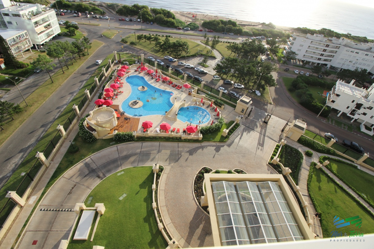 Apartamento ID.2446 - APARTAMENTO EN VENTA DE 3 DORMITORIOS + SERVICIO, PLAYA MANSA, PUNTA DEL ESTE 