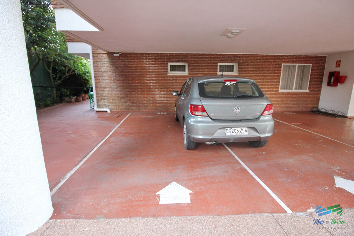 Apartamento ID.2502 - En venta apartamento 3 dormitorios en primera linea sobre Playa Mansa, Punta del Este.