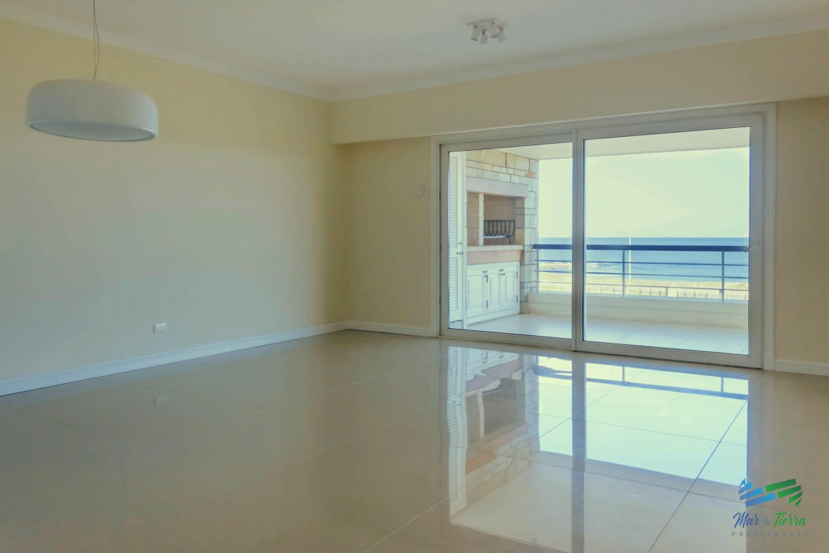 Apartamento ID.4210 - Venta de Apartamento 2 DORMITORIOS en Playa Mansa, Punta del Este
