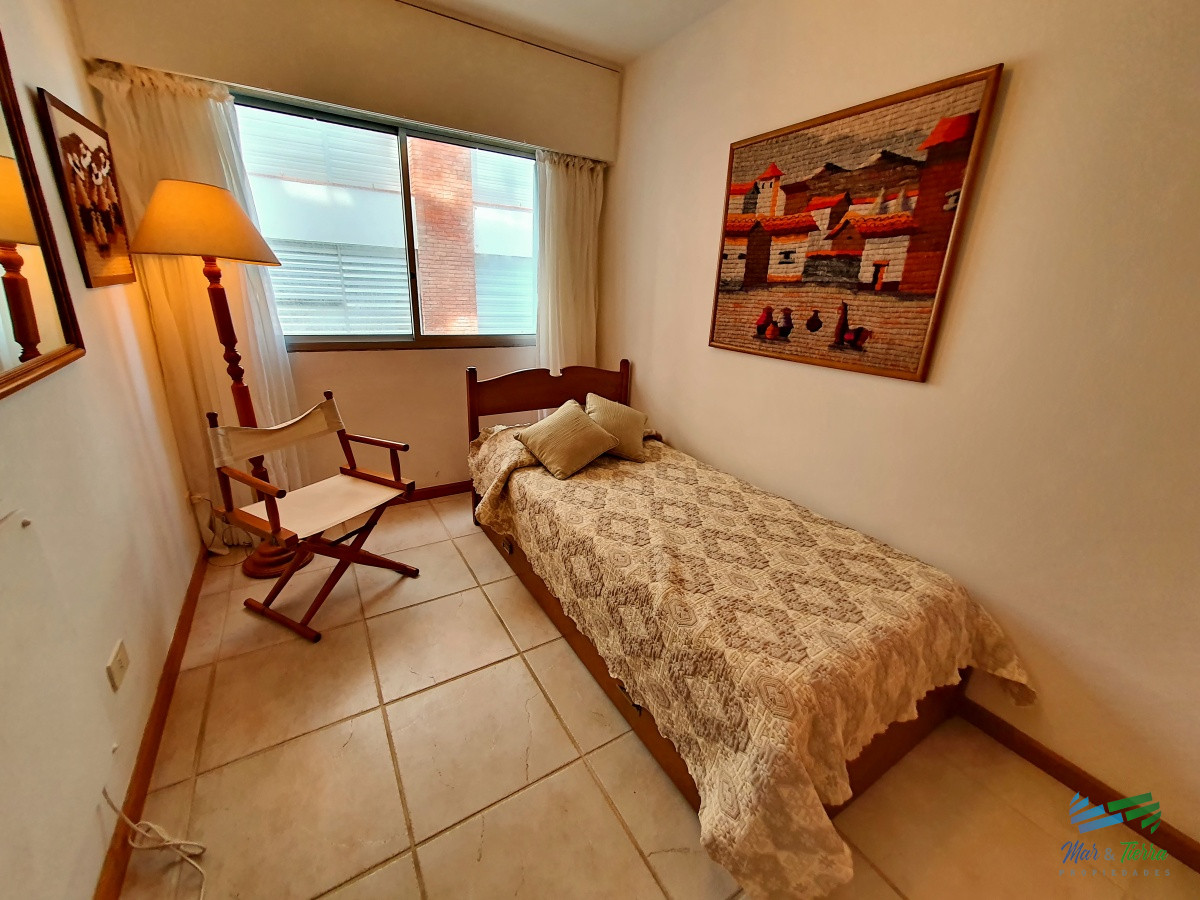 Apartamento ID.183 - Vendo o alquilo apartamento 3 dormitorios en primera línea en Penínsulta, Punta del Este 