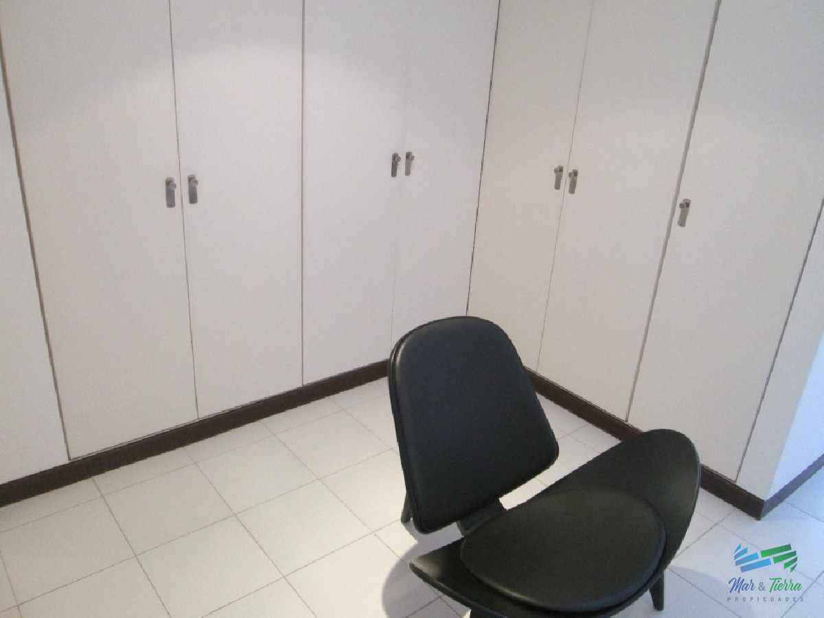 Apartamento ID.2152 - Excelente oportunidad... torre de categoría, con excelentes servicios, ubicado en primera línea sobre playa brava