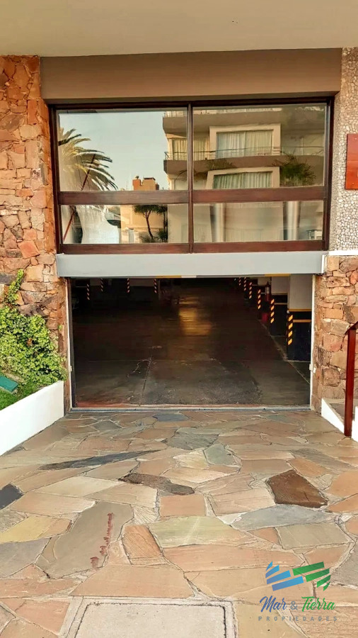 Apartamento ID.3194 - Vendo apartamento de 1 dormitorio y garage. Península, Punta del Este.