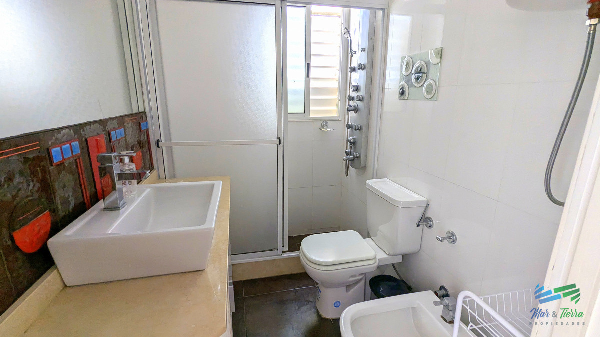 Apartamento ID.654 - Vendo apartamento 2 dormitorios reciclado, Peninsula a pasitos del puerto de Punta del Este