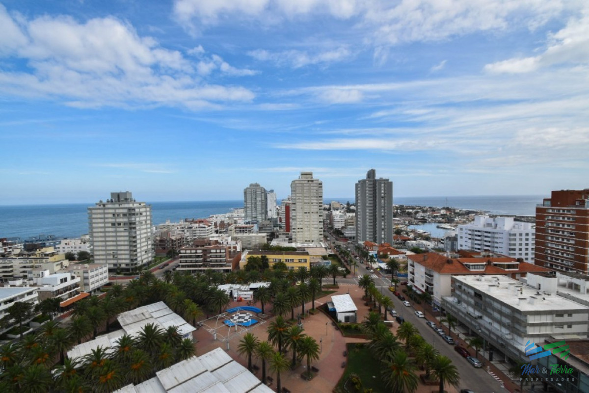 Apartamento ID.2457 - Apartamento de 3 dormitorios con vista al mar ,Punta del Este