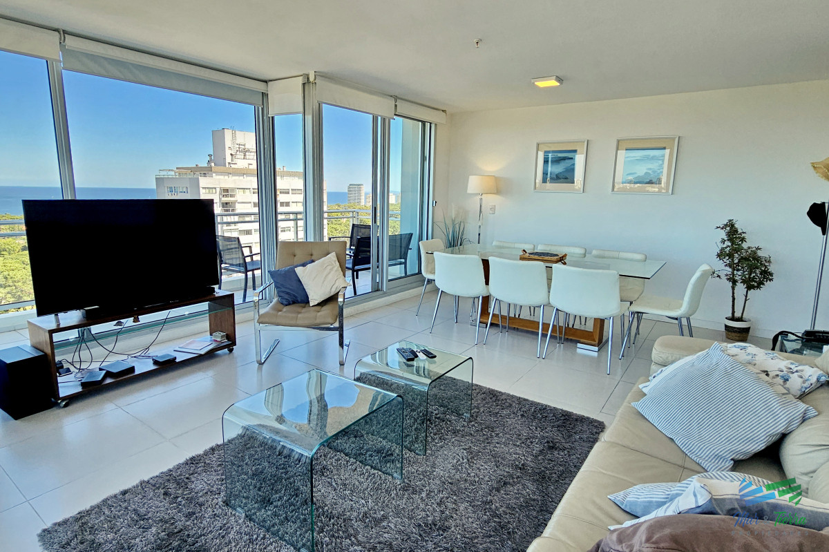 Apartamento ID.5049 - ALQUILER DE INVIERNO, 3 DORMITORIOS SOBRE AV ROOSEVELT, EDIFICIO CON SERVICIOS.