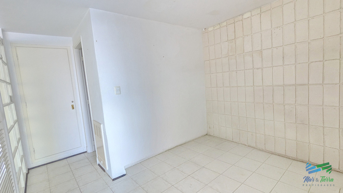 Apartamento ID.5680 - Venta de apartamento de 1 y medio dormitorios con vista al mar en Península, Punta del Este