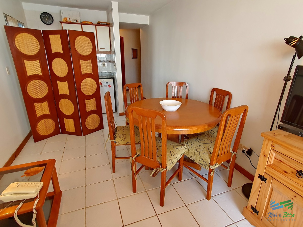 Apartamento ID.1515 - Se alquila apartamento de 1 dormitorio frente al mar con vista en Peninsula, Punta del Este.