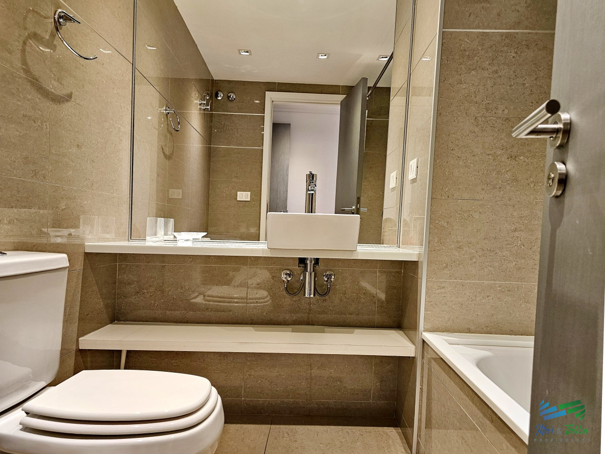 Apartamento ID.4760 - DEPARTAMENTO EN VENTA, PUNTA DEL ESTE, DOS DORMITORIOS DOS BAÑOS. EDIFICIO CON SERVICIOS 