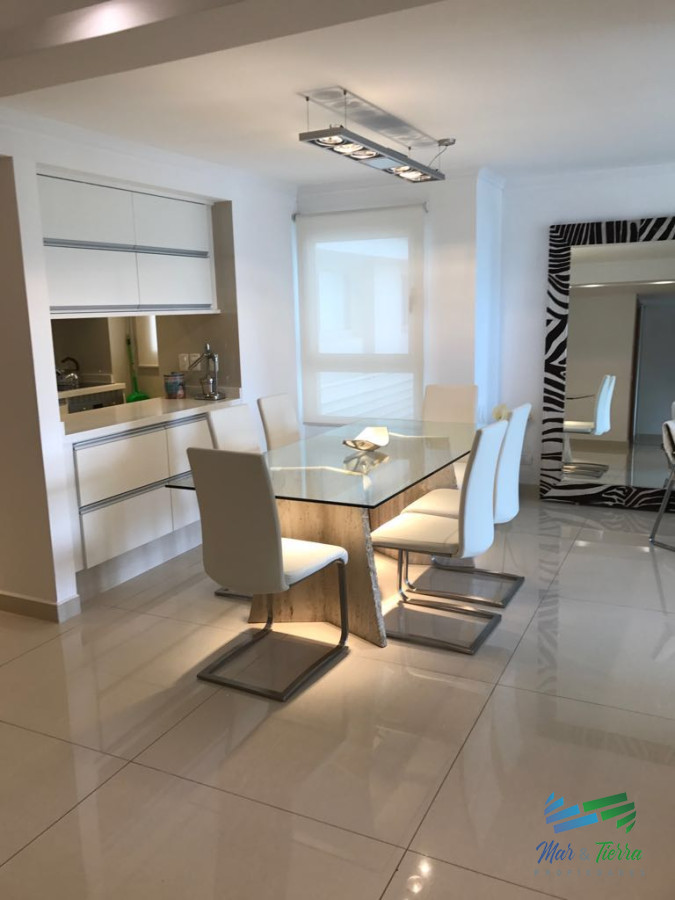 Apartamento ID.2961 - En venta.. piso alto , torre de categoría con excelente ubicación y servicios.