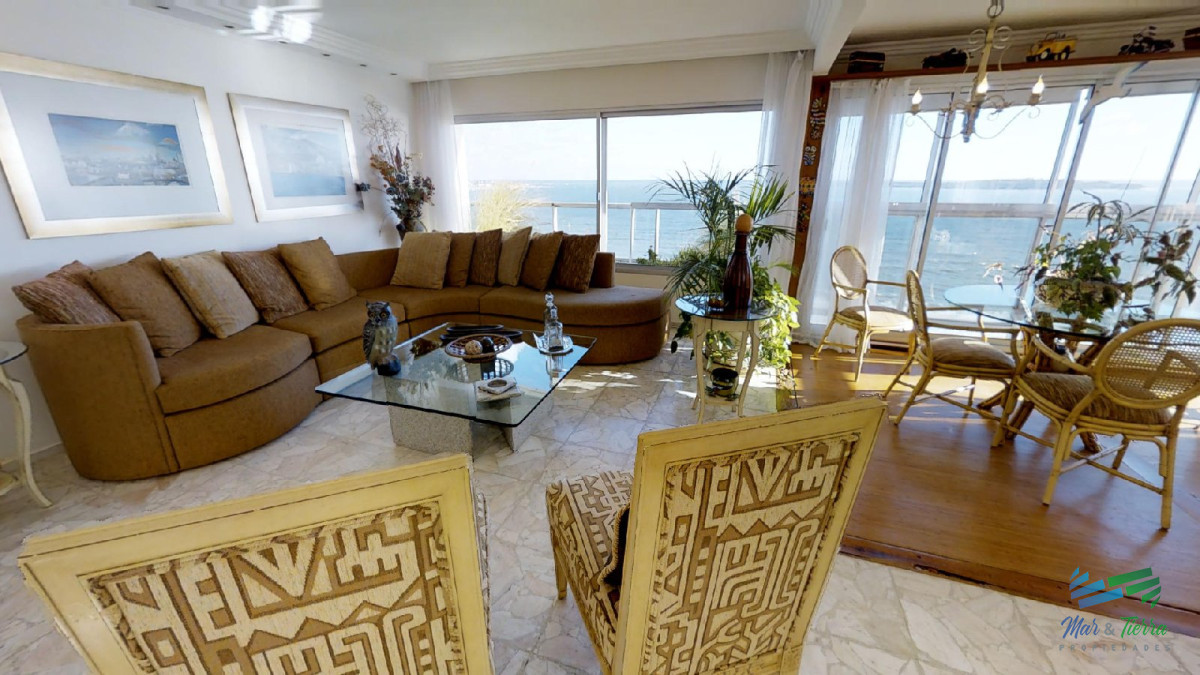 Apartamento ID.2110 - Espectacular planta, reciclada con materiales de primera calidad!!! cuenta 180 m2.