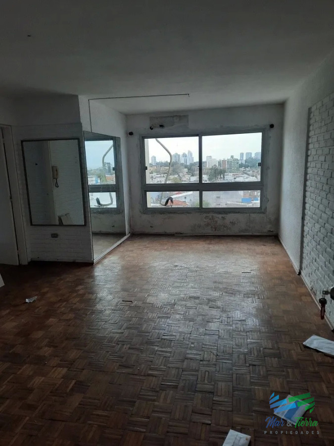 Apartamento ID.3940 - Vendo apartamento 3 dormitorios en el centro de Maldonado, piso alto.