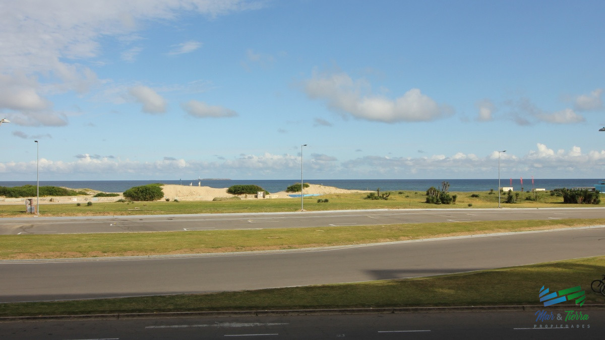Apartamento ID.1182 - VENDO APTO EN LA BRAVA, VISTA DIRECTA AL MAR, PUNTA DEL ESTE 