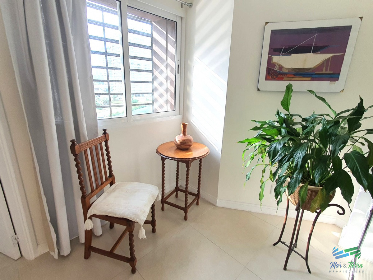 Apartamento ID.4030 - Venta apartamento 3 dormitorios, primera linea playa Brava, Punta del Este