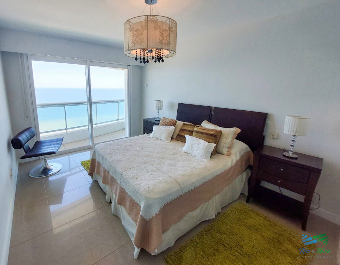 Apartamento ID.3664 - Alquilo apartamento 3 dormitorios frente al mar con servicios, Playa Mansa, Punta del Este