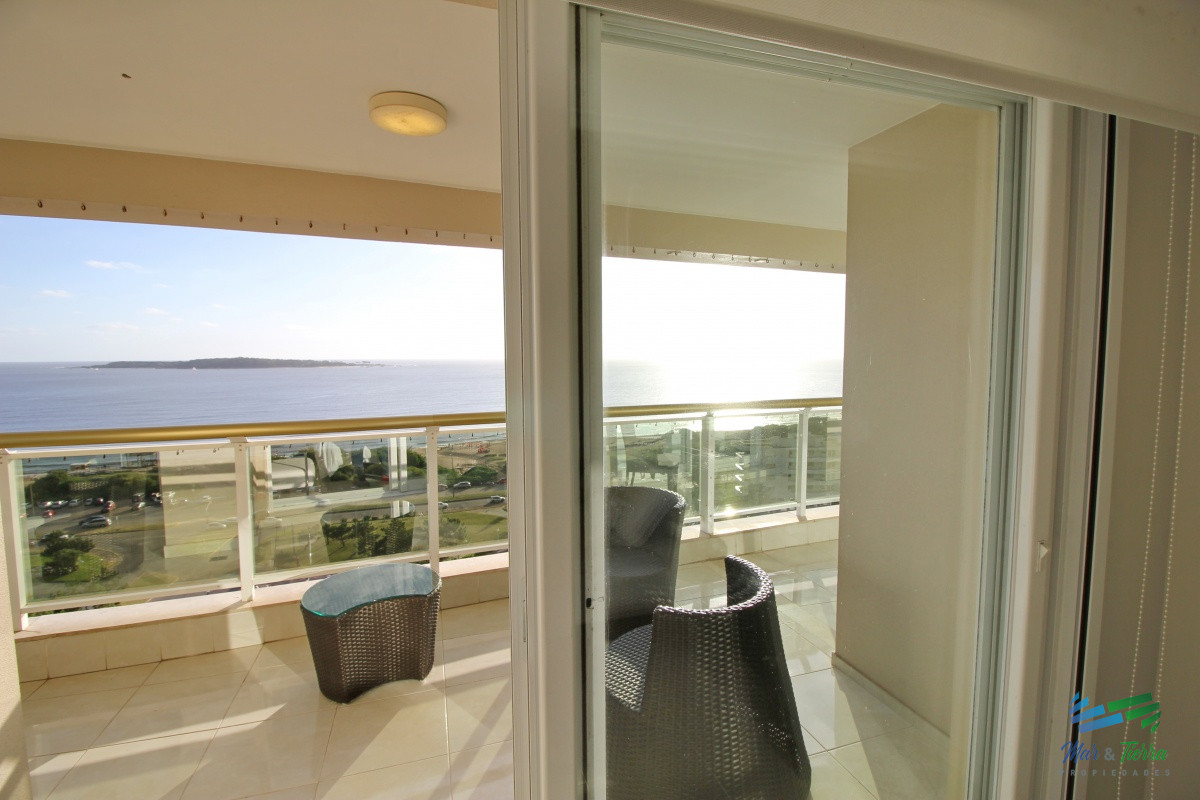 Apartamento ID.2446 - APARTAMENTO EN VENTA DE 3 DORMITORIOS + SERVICIO, PLAYA MANSA, PUNTA DEL ESTE 
