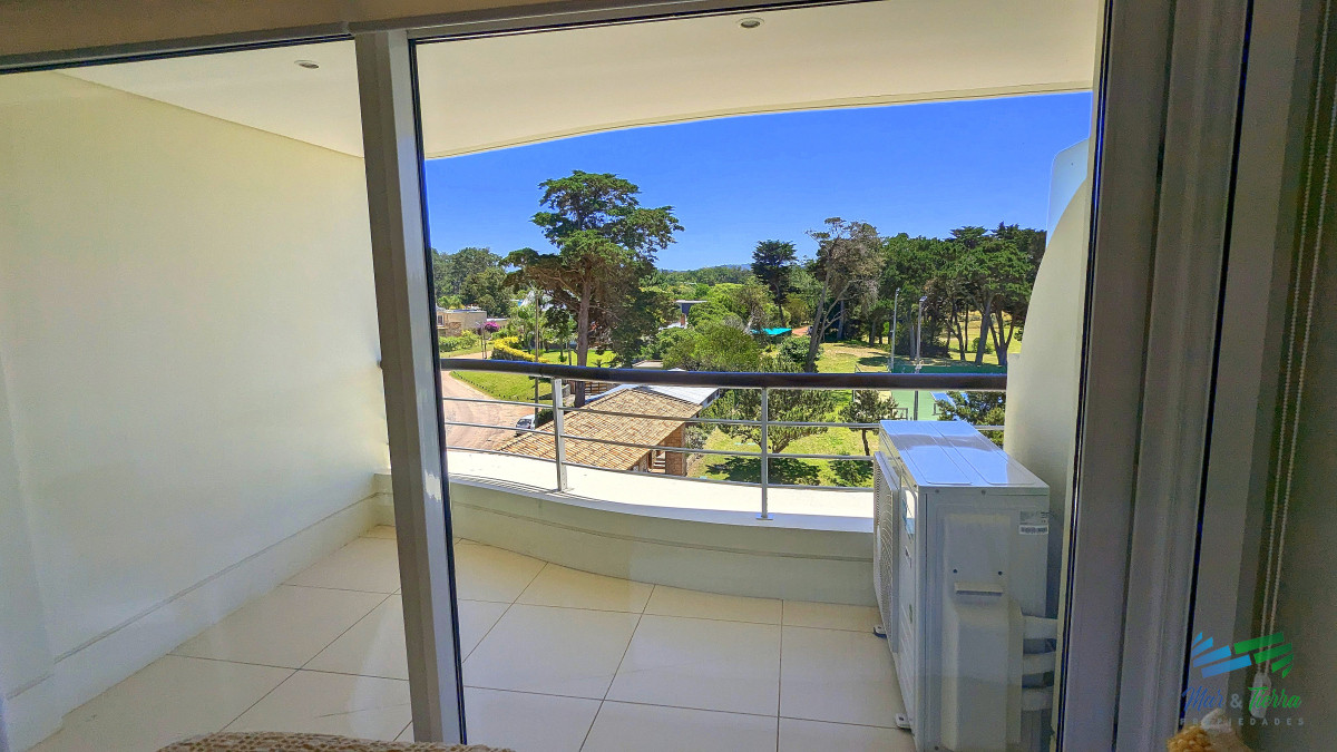 Apartamento ID.4955 - Venta de apartamento Petnhouse 3 dormitorios 3 baños frente al mar, playa MansaPunta del Este 
