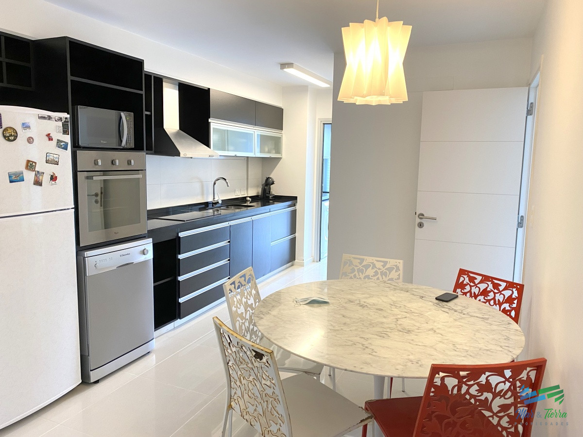 Apartamento ID.3923 - Venta Alquiler apartamento 3 dormitorios 2 baños playa brava punta del este