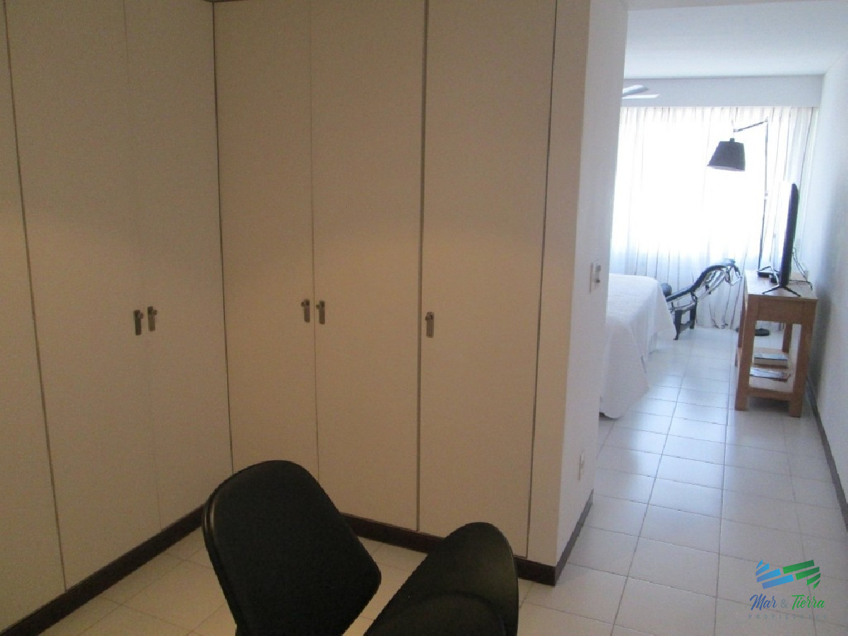 Apartamento ID.2152 - Excelente oportunidad... torre de categoría, con excelentes servicios, ubicado en primera línea sobre playa brava