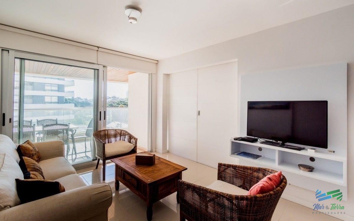 Apartamento ID.4125 - Venta apartamento de 2 dormitorios y medio con gran terraza en Playa Brava Punta del este